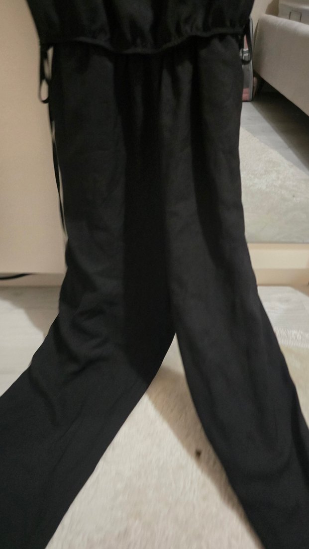 Siyah V-Yaka Kemerli Kadın Tulum - Görsel 2