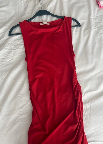 m Beden kırmızı Renk Drapeli Kırmızı Pull and bear elbise