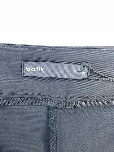 42 Beden siyah Renk Batik Kumaş Pantolon %70 İndirimli.