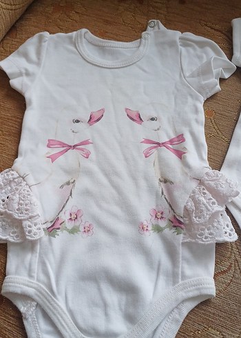 Nakışlı ve Dantelli Kız Bebek Kısa Kollu Body - Görsel 3