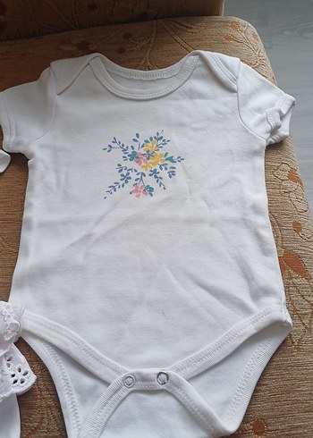 Nakışlı ve Dantelli Kız Bebek Kısa Kollu Body - Görsel 2