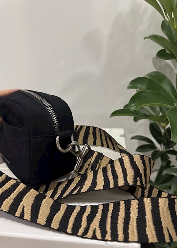 Beden Zebra Desenli Kemerli Siyah Kadın Çapraz Çanta