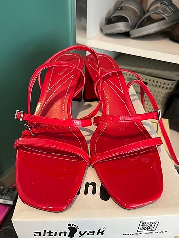 Bershka kırmızı topuklu ayakkabı 39 numara