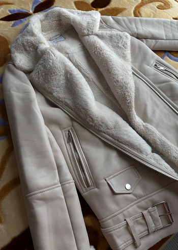 Stradivarius Beyaz Kürklü Kadın Ceket