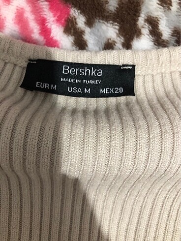 Bershka Bershka düğmeli crop hırka