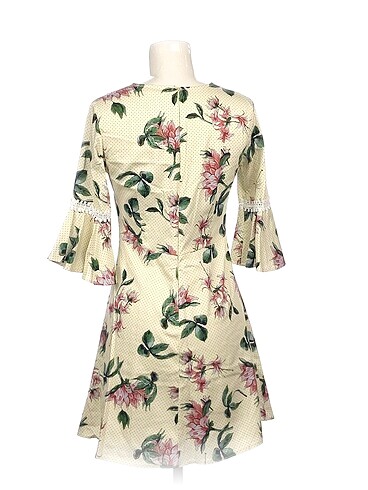 38 Beden PreLoved Kısa Elbise %70 İndirimli.
