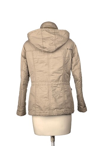 40 Beden Designer Mont %70 İndirimli.