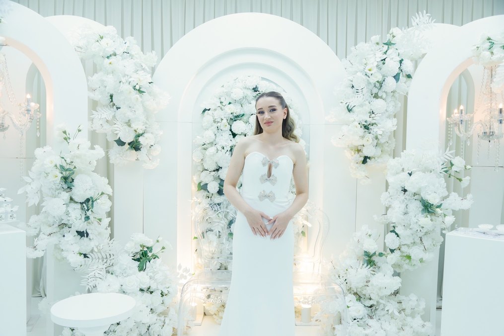 Beyaz Straplez Düz Kesim Uzun Gelinlik - Görsel 2