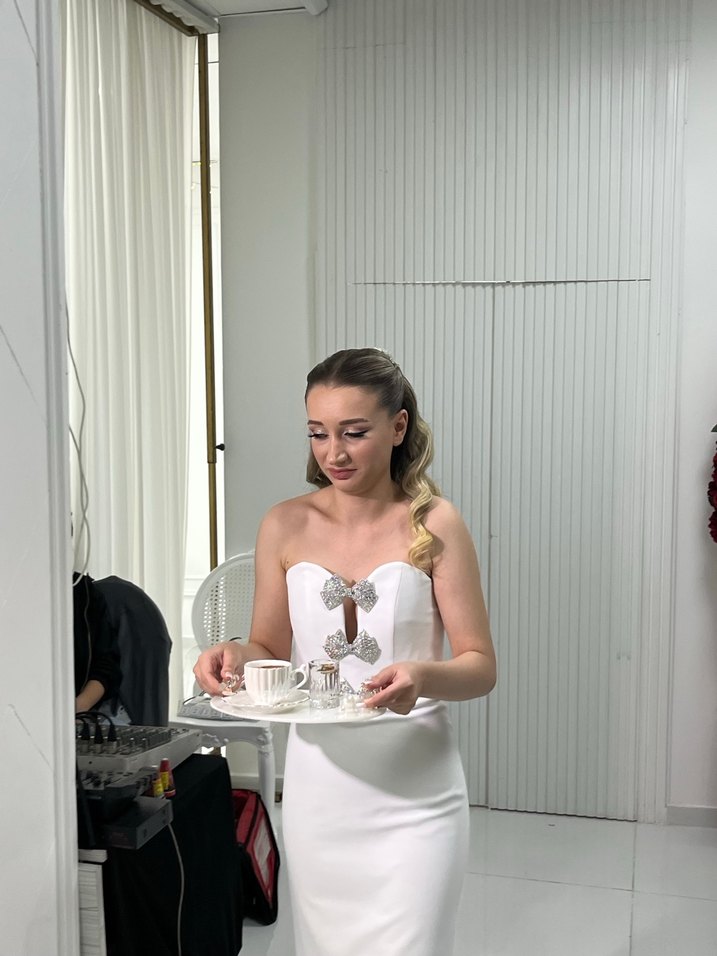 Beyaz Straplez Düz Kesim Uzun Gelinlik - Görsel 3