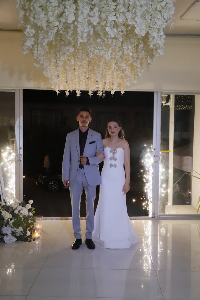 Beyaz Straplez Düz Kesim Uzun Gelinlik - Görsel 4