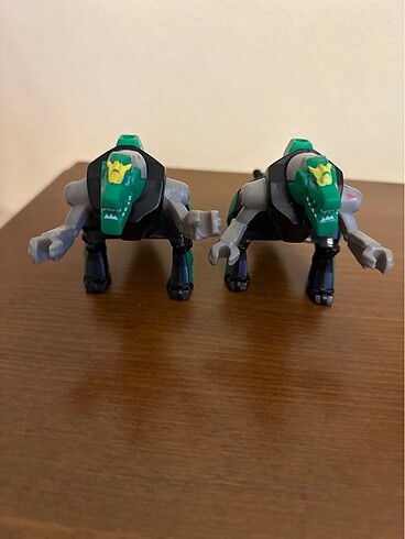 Robot dinozor