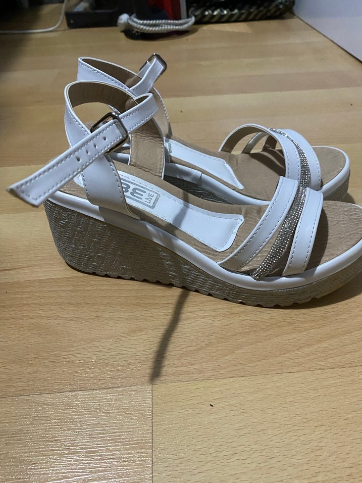 Beyaz Dolgu Topuklu Tokalı Kadın Sandalet - Görsel 2