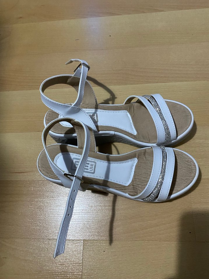 Beyaz Dolgu Topuklu Tokalı Kadın Sandalet - Görsel 3