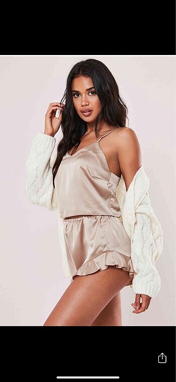 Saten şortlu pijama takımı