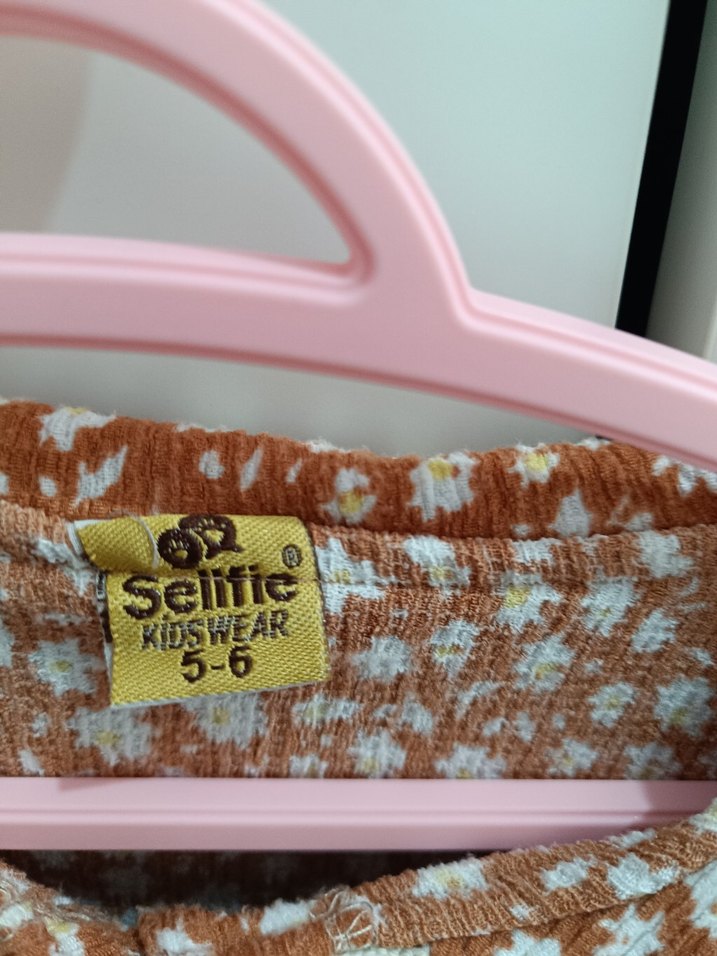 Kahverengi Çiçek Desenli Uzun Kollu Kız Elbisesi - Görsel 2