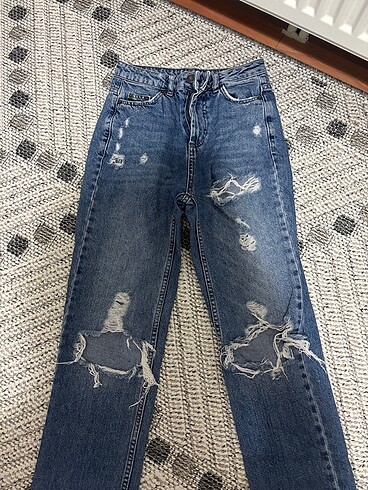 xs Beden Yırtık jean