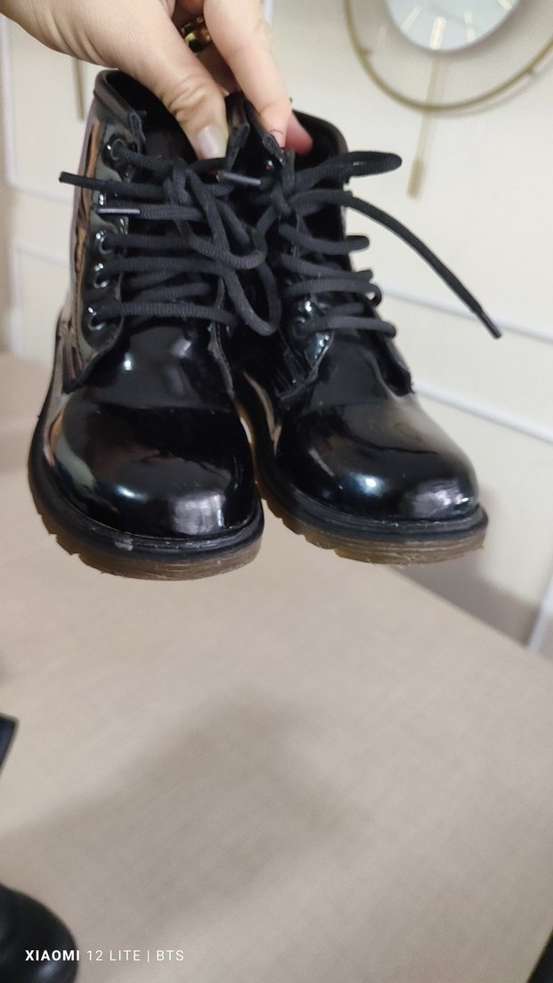 Parlak Siyah Kız Çocuk Botları - Görsel 4