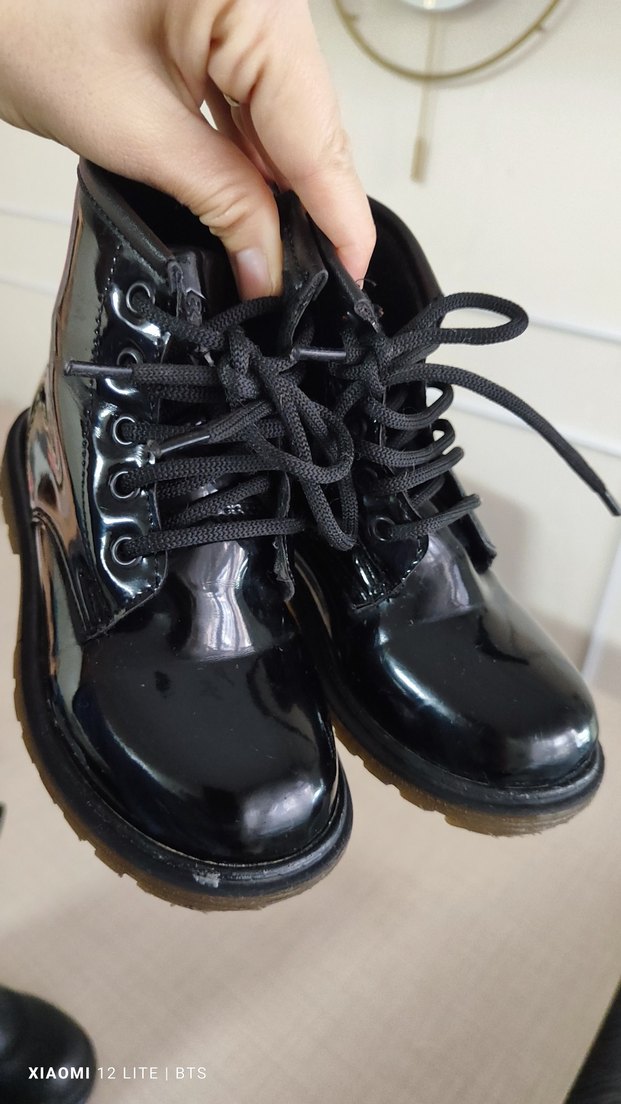 Parlak Siyah Kız Çocuk Botları - Görsel 2