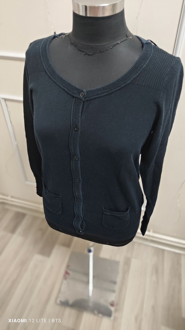 Düğmeli Siyah Kadın Hırka - Görsel 2