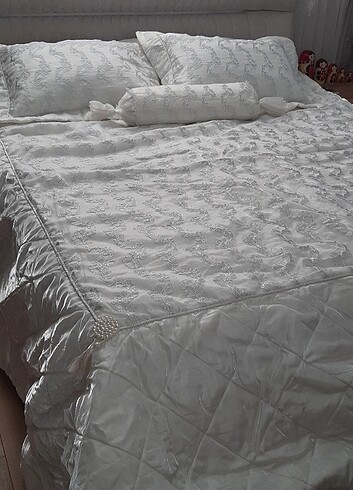 Yatak örtüsü takımı