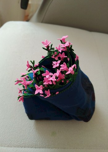 Pembe Çiçekli Kadın yemeni