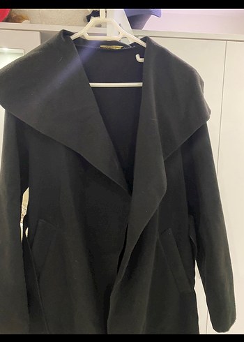 Siyah Kuşaklı Kadın Kaban - Görsel 3