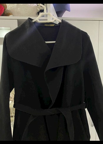 Siyah Kuşaklı Kadın Kaban - Görsel 2