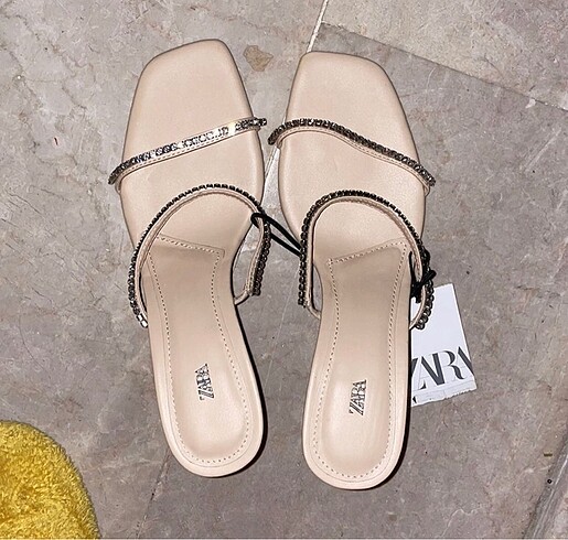 Zara taşlı bantlı sandalet