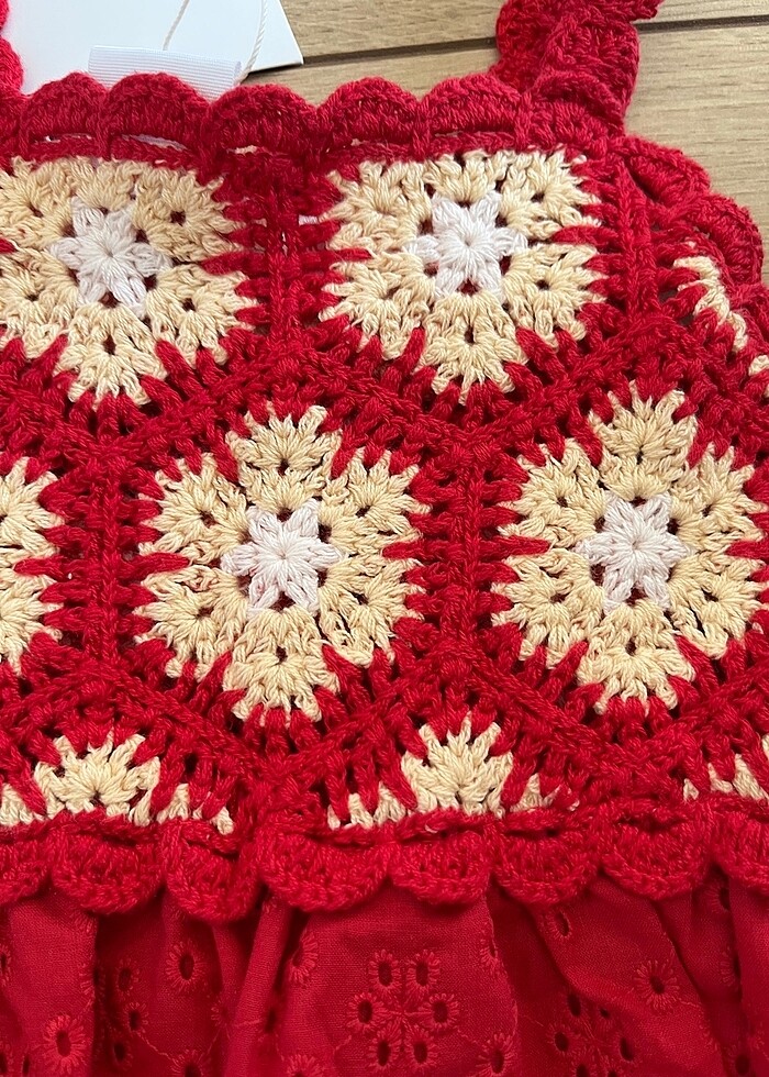 Kırmızı elbise - Görsel 2