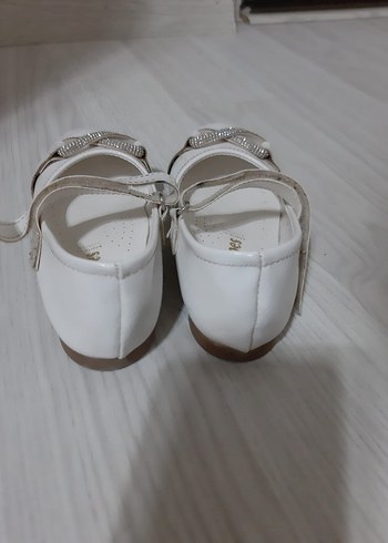 Beyaz Parlak Tokalı Kız Çocuk Babet - Görsel 4