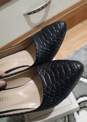 39 Beden Klasik Siyah Yılan Desenli Stiletto