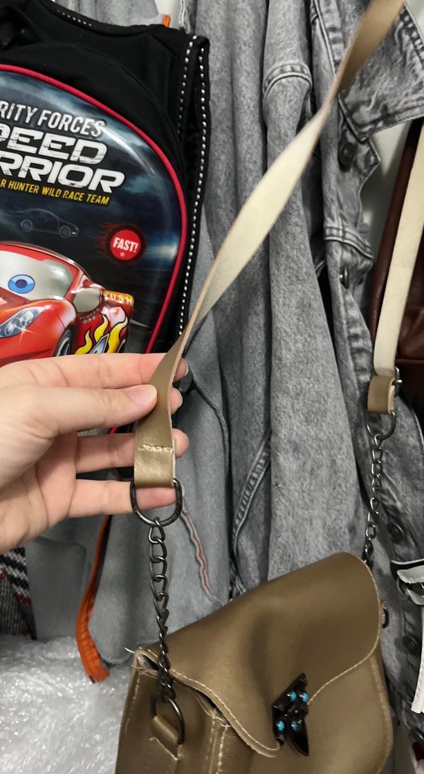 Tokalı Parlak Altın Deri Kadın Çanta - Görsel 2