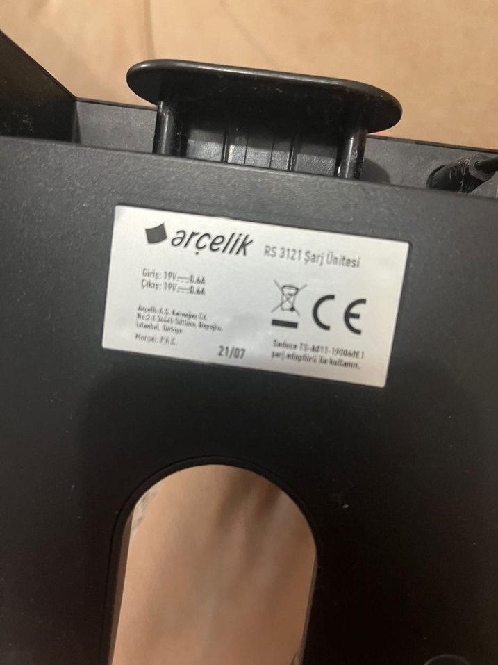 Siyah robot süpürge şarj adaptörü - Görsel 3