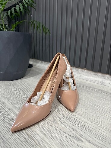 Rugan&süet pudra stiletto