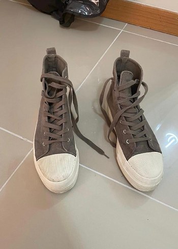 Bej Gri Minimalist Kadın Spor Ayakkabı