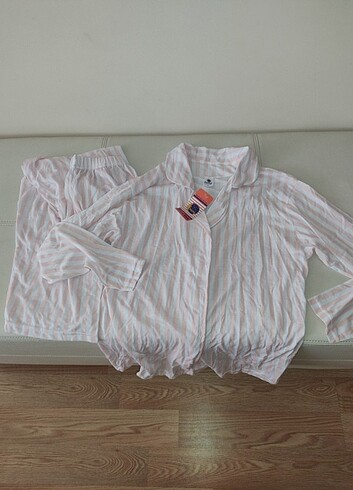 Çizgili yatak pijama takımı 
