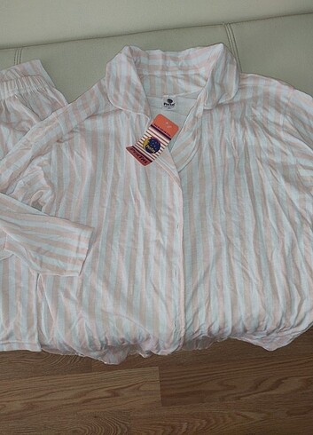 Diğer Çizgili yatak pijama takımı
