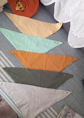 Çok Renkli Üçgen Bebek Önlükleri 5 adet - Görsel 5