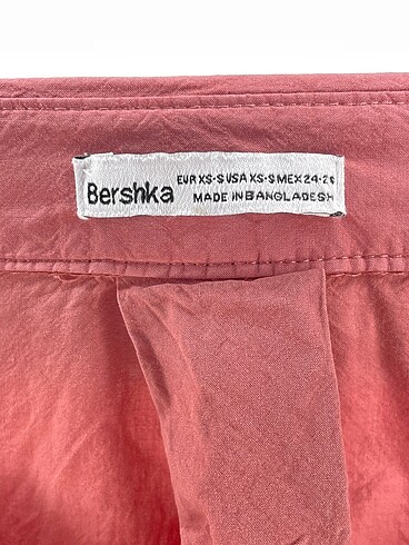 xs Beden çeşitli Renk Bershka Gömlek %70 İndirimli.
