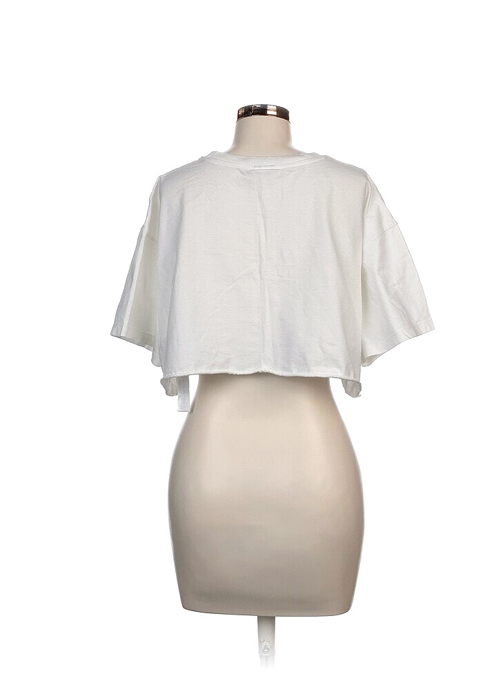 Bershka T-shirt %70 İndirimli. - Görsel 3