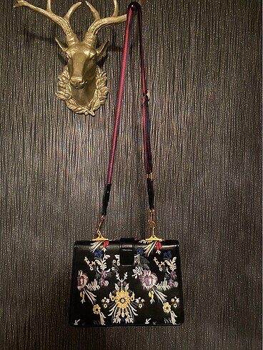 Gucci Gucci işlemeli askılı çanta