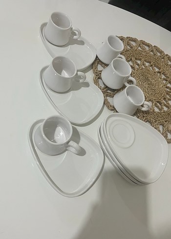 Beyaz Seramik Kahve Fincanı ve Tabak Seti - Görsel 3