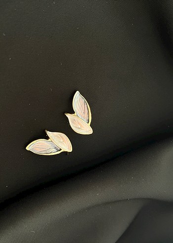 Minimalist Gri Baskılı Mini Küpe - Görsel 2