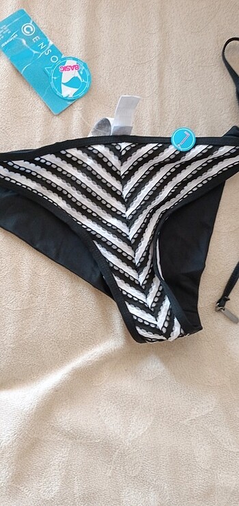 Tek bikini altı 