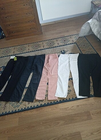 5 adet pantolon. Bir pantolon fiyatına