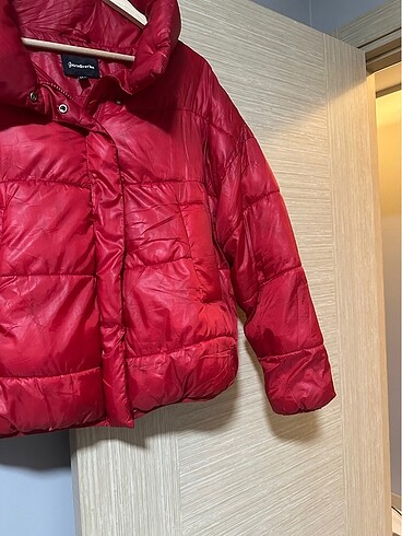 m Beden kırmızı Renk Stradivarius Şişme Mont / Kırmızı