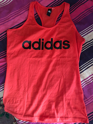 Adidas Sporcu tarzı t atlet