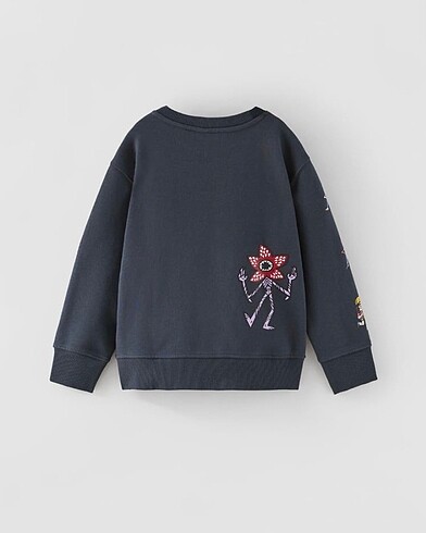 8 Yaş Beden ZARA STRANGER THINGS TM ©? NETFLIX KABARTMALI SWEATSHIRT