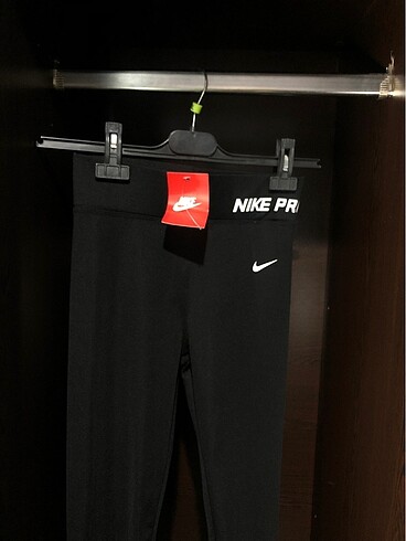 Nike pro tayt (gerçek değildir)