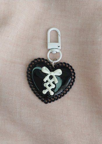 Dantel Detaylı Gotik Kalp Anahtarlık - Görsel 5